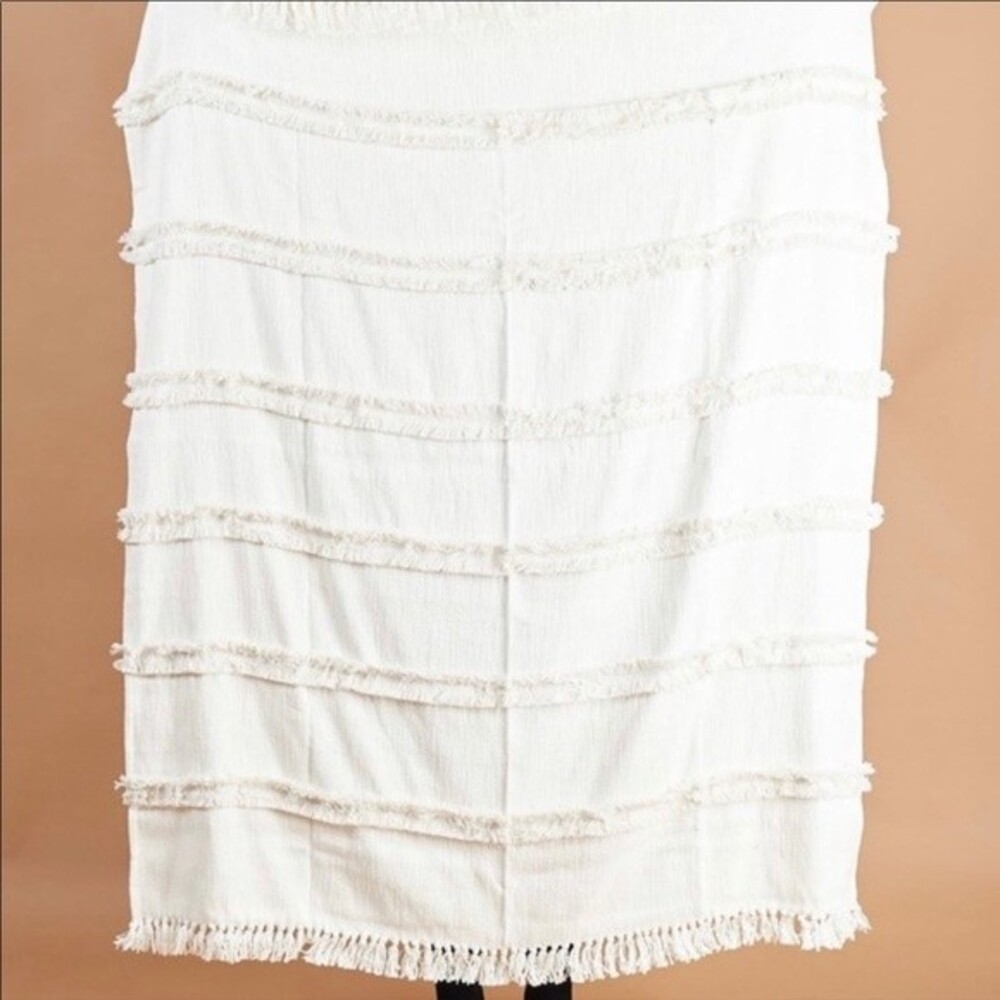 Uncommon James Handmade 100% Cotton Fringe Throw - Picture 4 of 5
